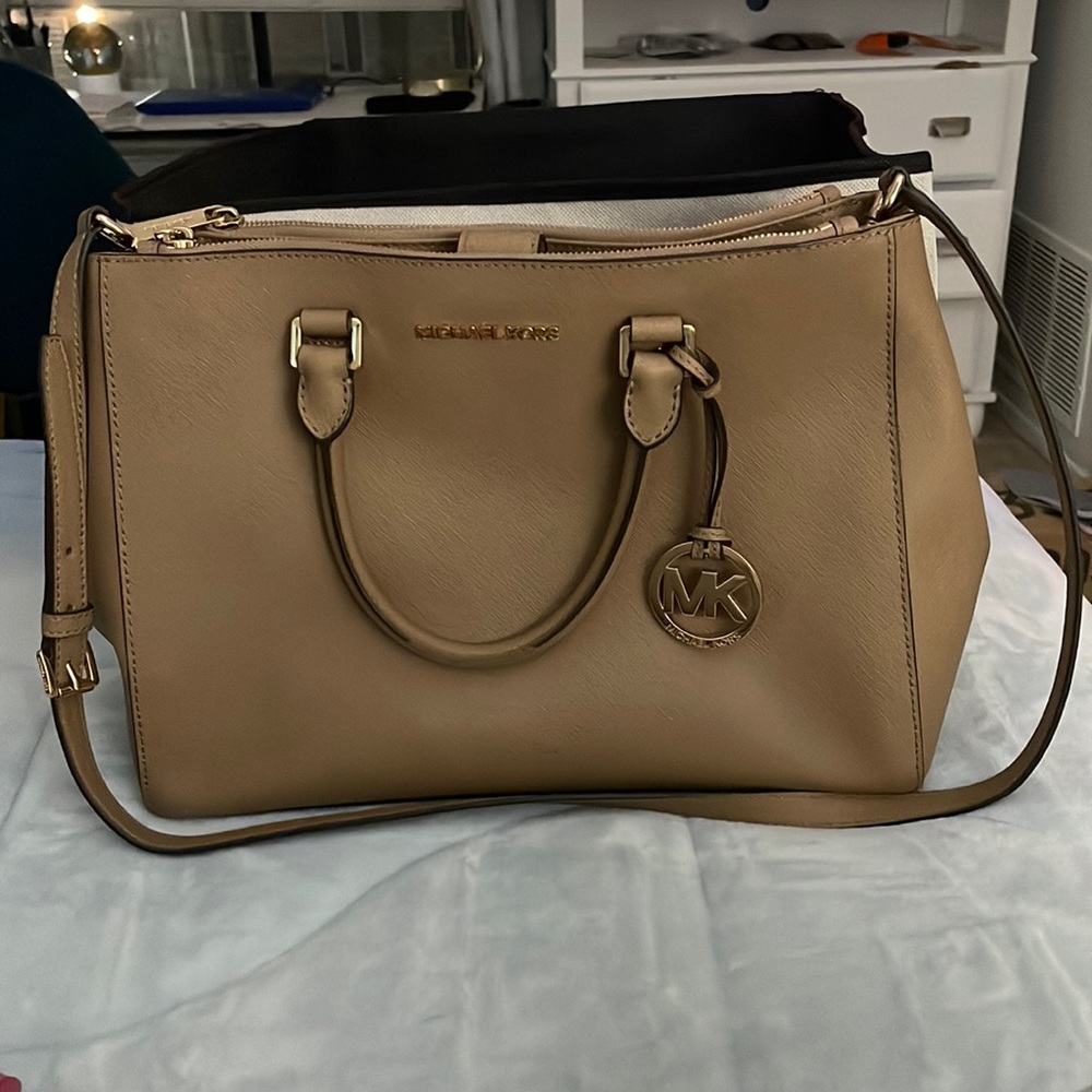 MICHAEL KORS SUTTON Saffiano Beige LEATHER MEDIUM SATCHEL BAG PURSE